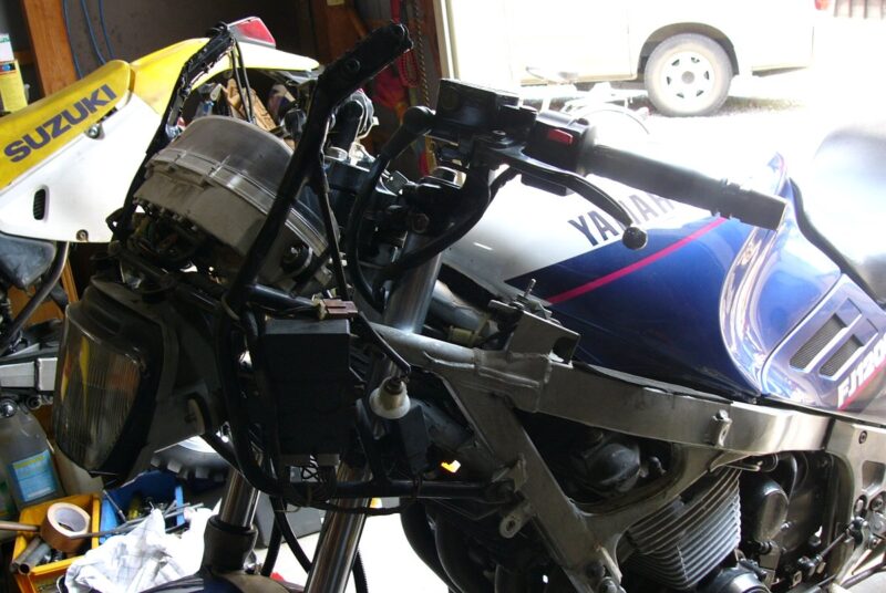 FJ1200カウル取外し