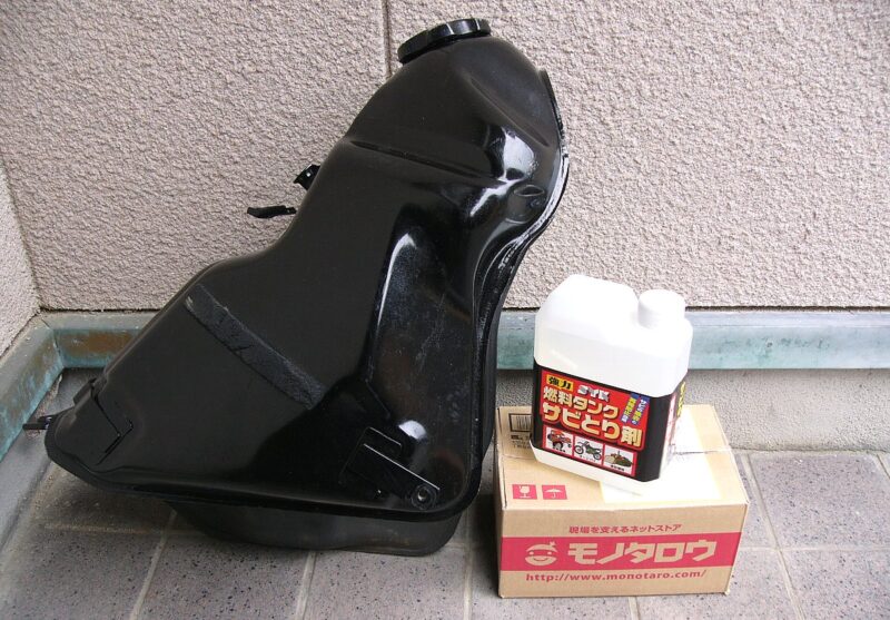 タンク内のサビ取り